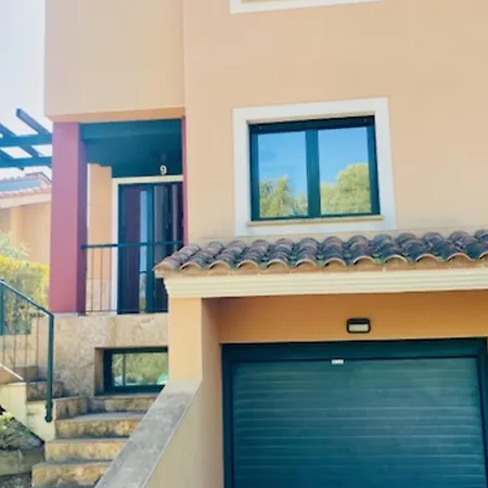 Genial Casa En Zona Exclusiva - Es-9-171 *